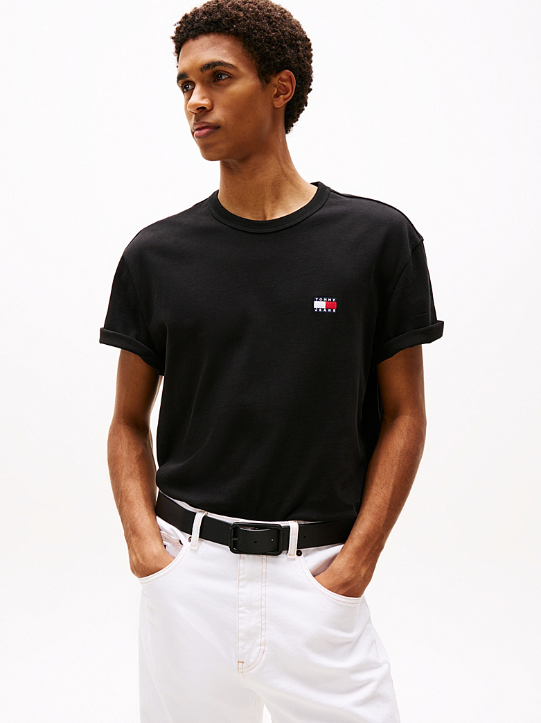 TOMMY JEANS REG BADGE BLACK TEE