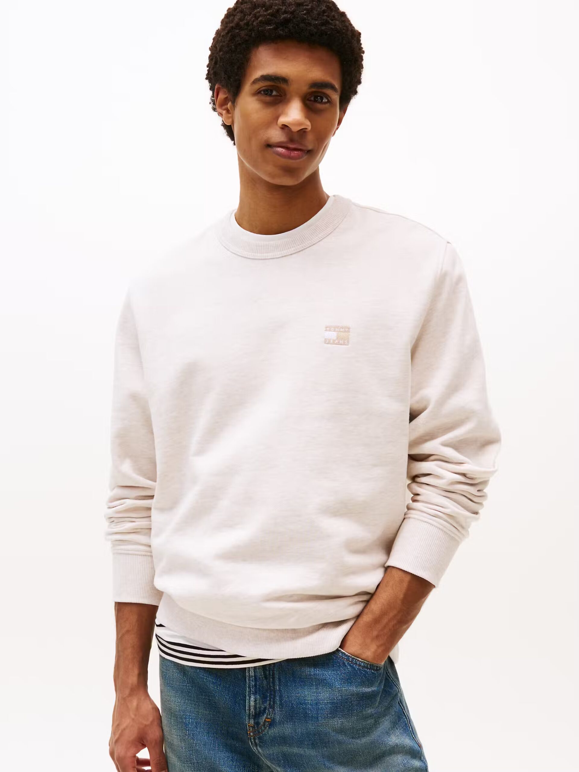 TOMMY JEANS BADGE CREW SWEAT