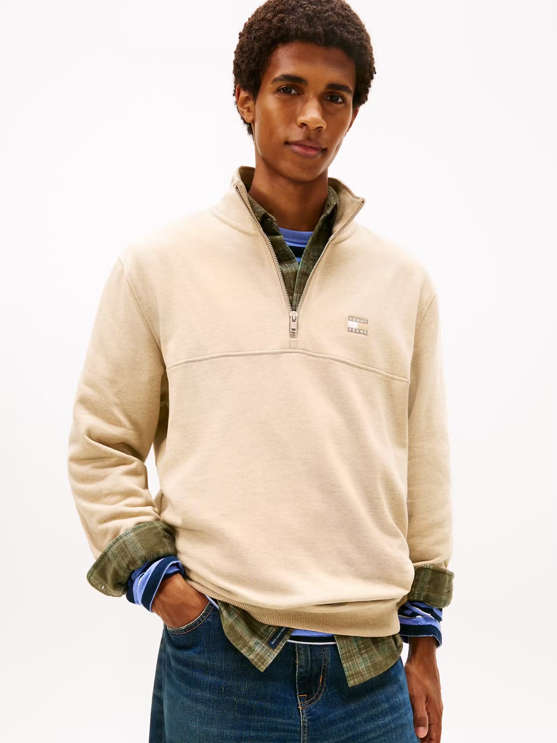 TOMMY JEANS REG BADGE 1/4 ZIP SWEATSHIRT